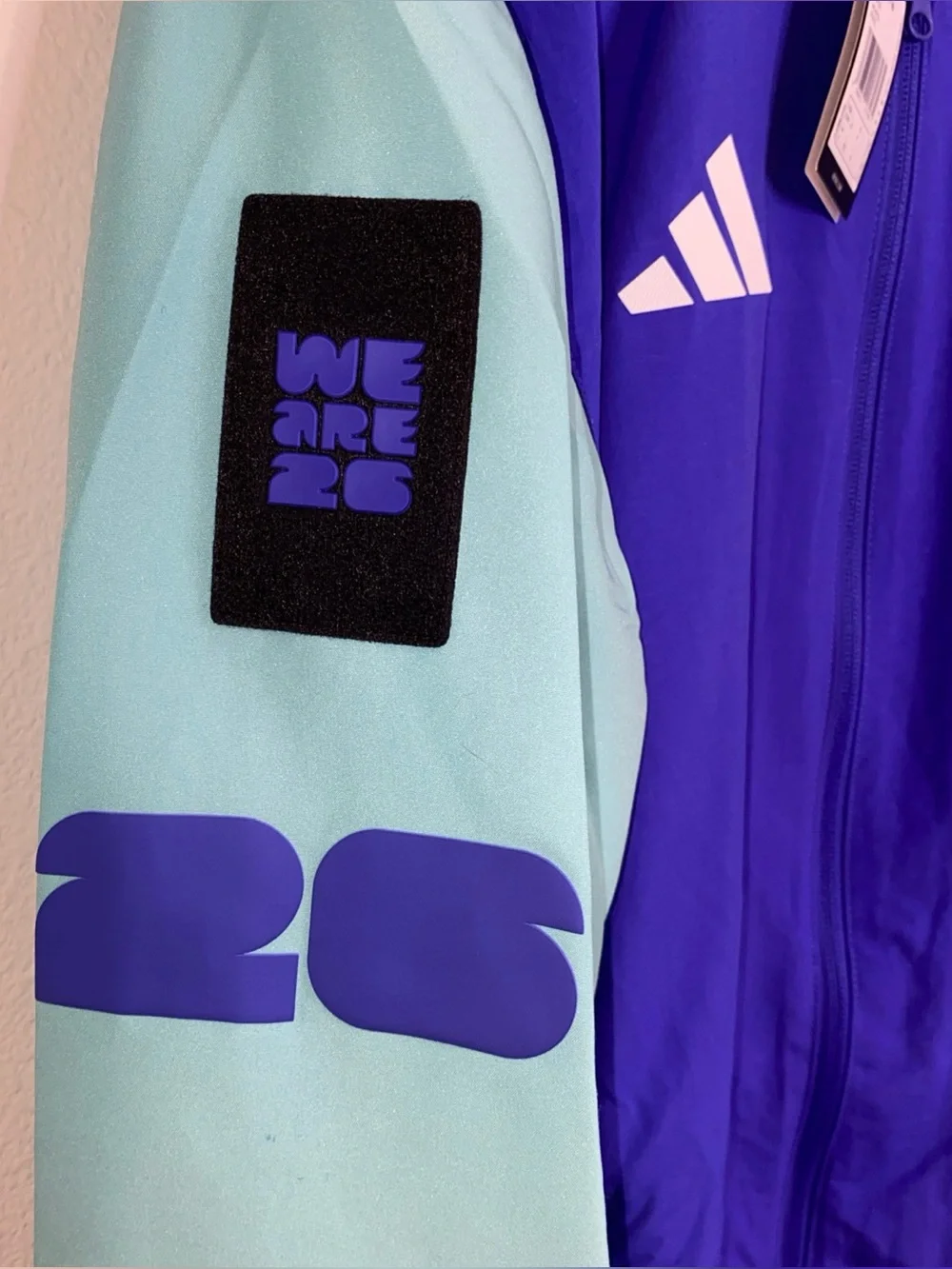 2026 Adidas FIFA World Cup Volunteer Size Large KD0440 Colorblock NWT